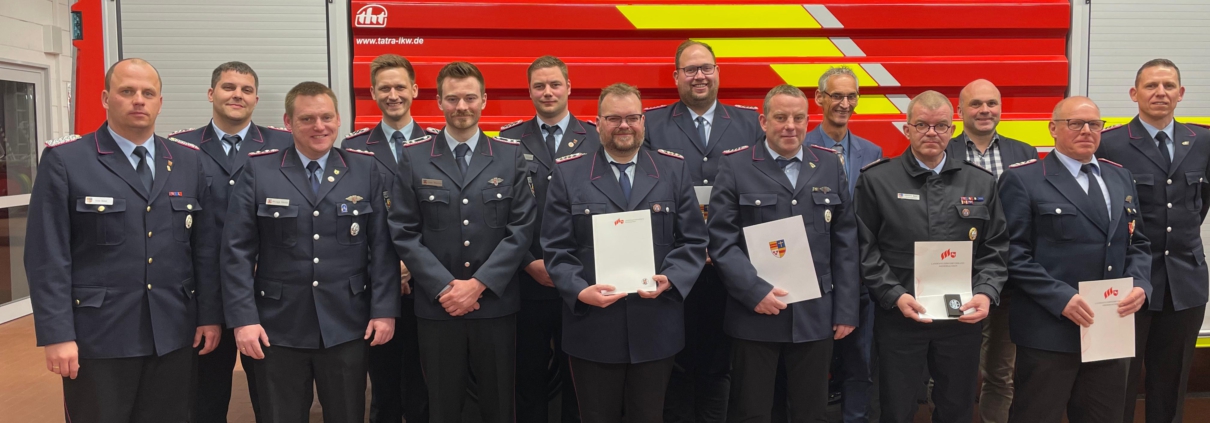 v.l.n.r.: Stefan Abshof, Sebastian Kuper, Philipp Henke, Gabriel Pekeler, Lukas Wevering, Julian Osterkamp, Martin Schwienhorst, Tobias Tabeling, Thomas Theilmann, Dieter Schütte, Christian Suter, Daniel Plate, Werner Schumacher, Björn Glende